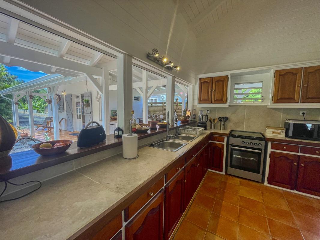 20. Location villa piscine proche plage Deshaies Guadeloupe_Cuisine